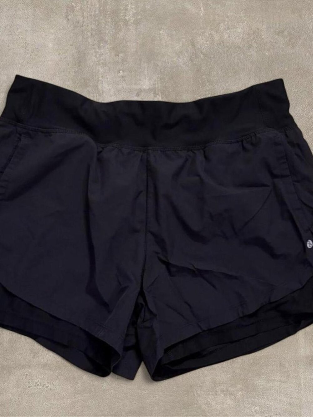 Black Layer 8 shorts - Size M